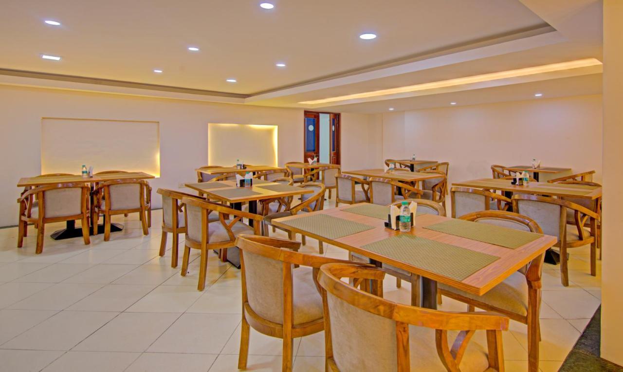 OYO 3865 Hotel Corporate Park Neu-Delhi Exterior foto